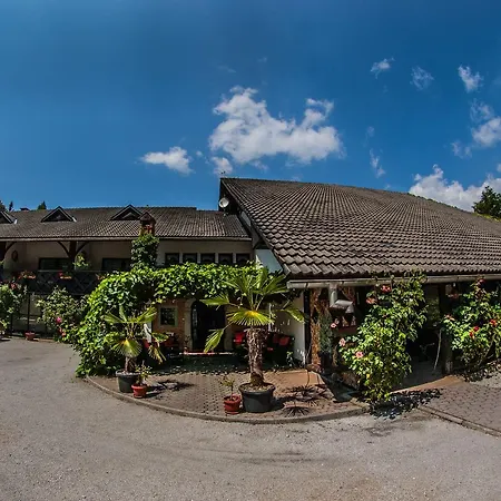 Glamping Pibernik - Pr' Hostar Holiday park 3*