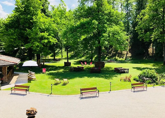 Aldeamento Turístico Glamping Pibernik - Pr' Hostar Bled